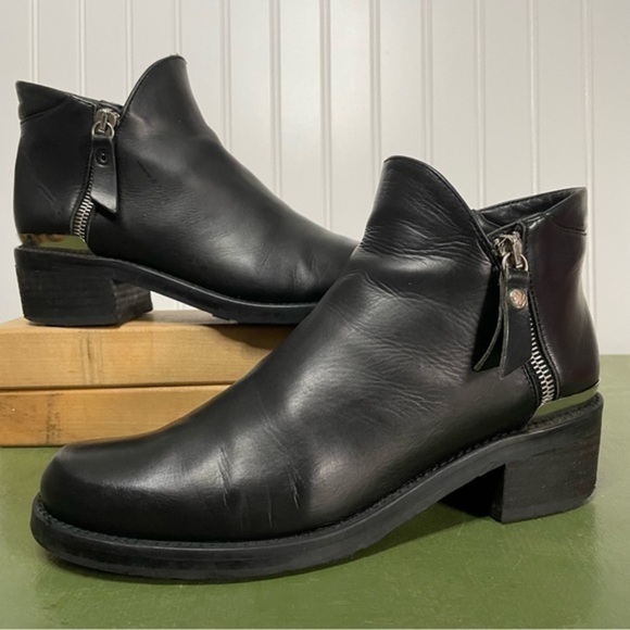 Stuart Weitzman Biker-Style/Western Ankle Boots in Black Leather - Picture 2 of 9